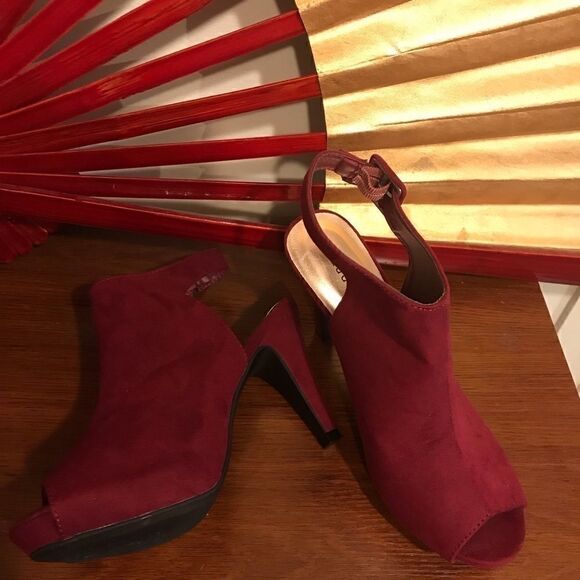 NEW Madden Girl    - Picture 3 of 5